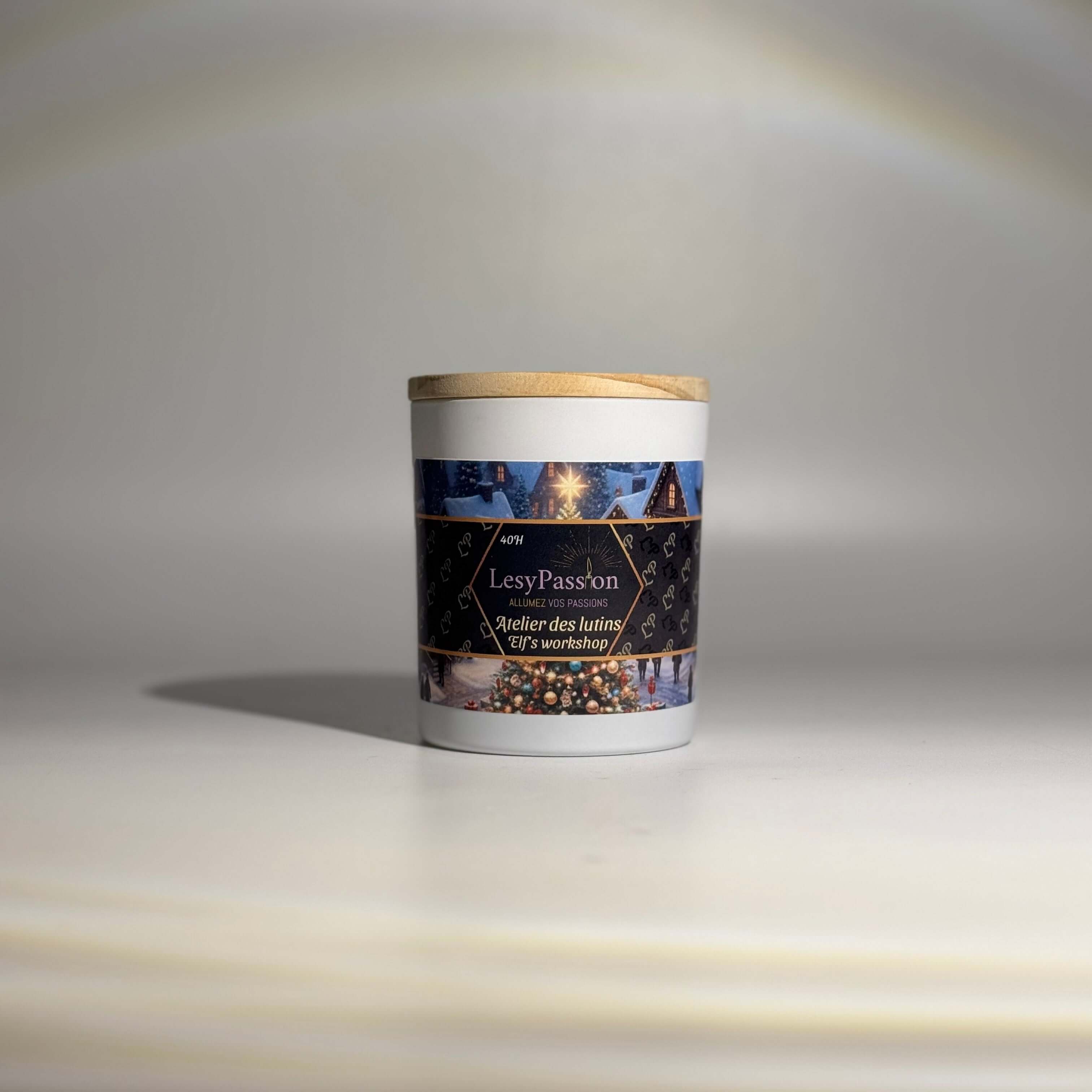 Chandelle en pot de 9oz à l'odeur féérique des lutins.