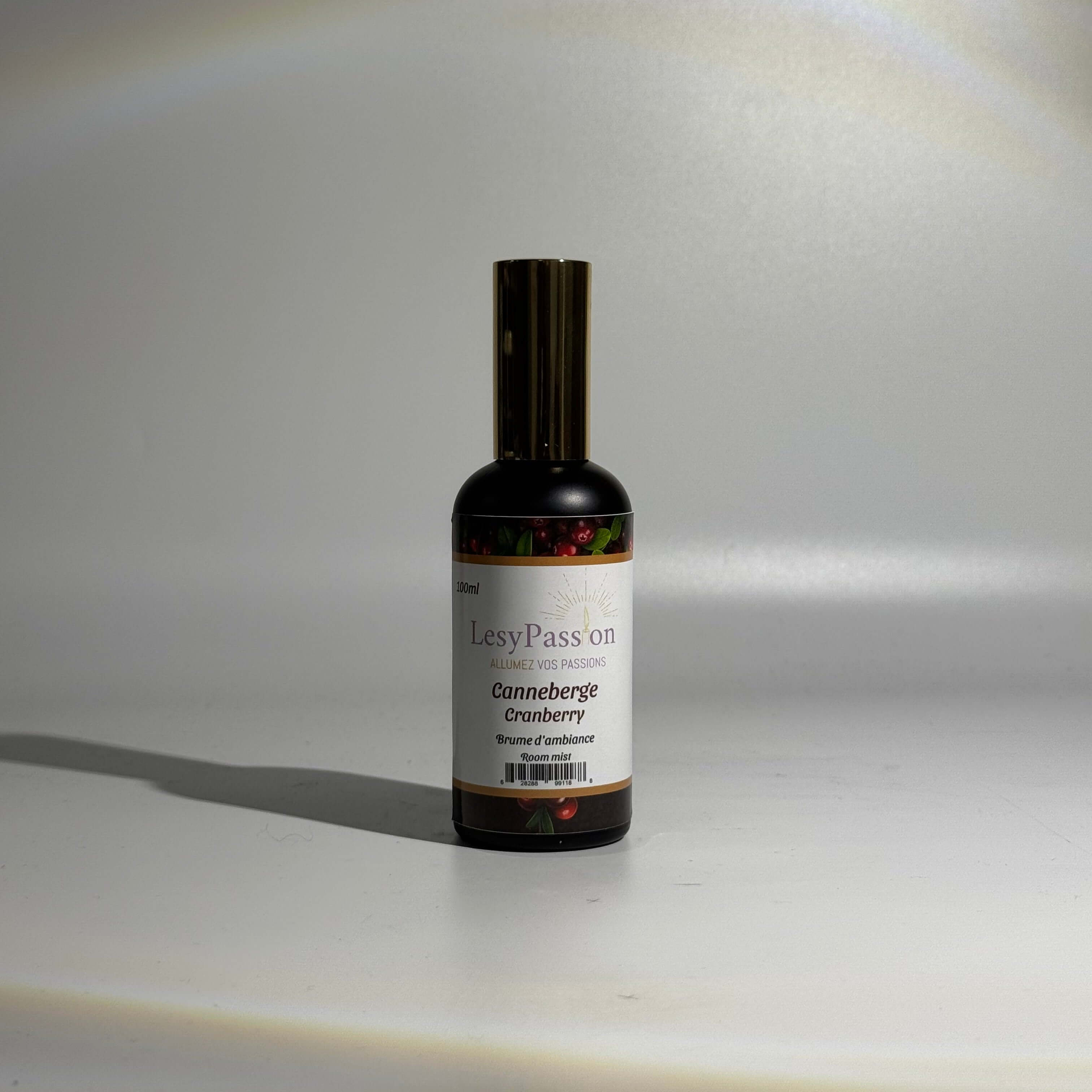 Brume d'ambiance LesyPassion Canneberge, évoquant la fraîcheur des canneberges pour une atmosphère gourmande.